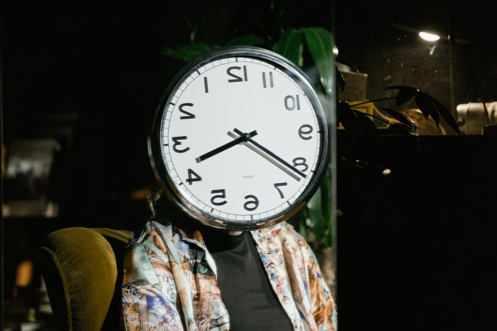 Que signifie vraiment quand tu vois 14h14 ?