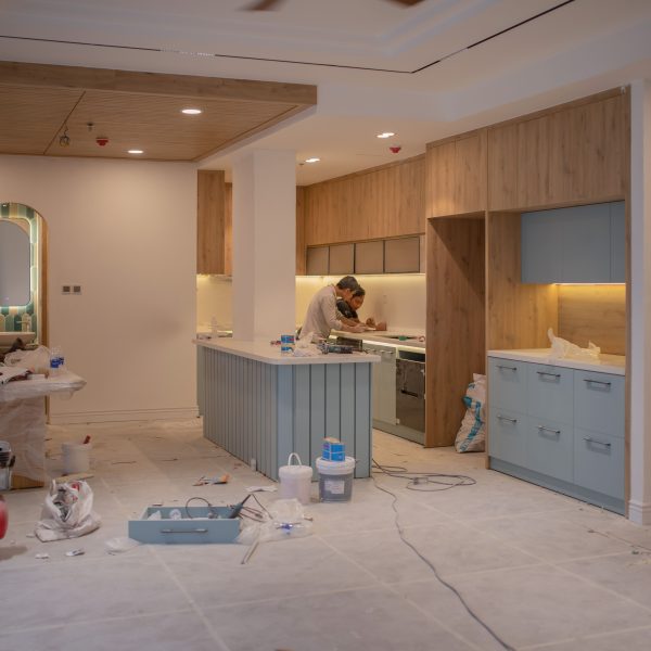 Cuisine en renovation avec outils et materiaux