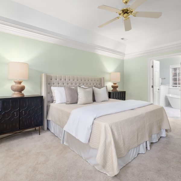 Chambre spacieuse et lumineuse avec lit queen size
